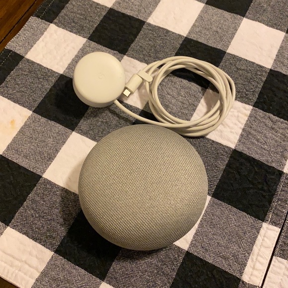 Google Home Mini - Picture 2 of 3